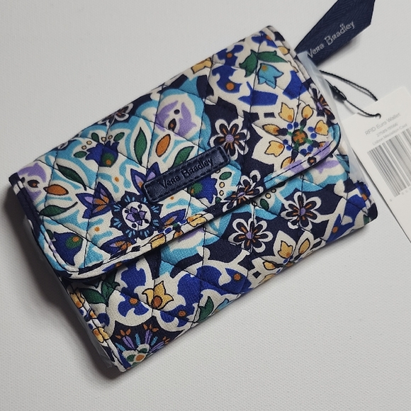 Vera Bradley RFID Euro Wallet Lisbon Medallion Cool – NWT - Picture 1 of 8